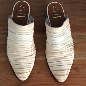 Kanna brand in cream and tan color size 39